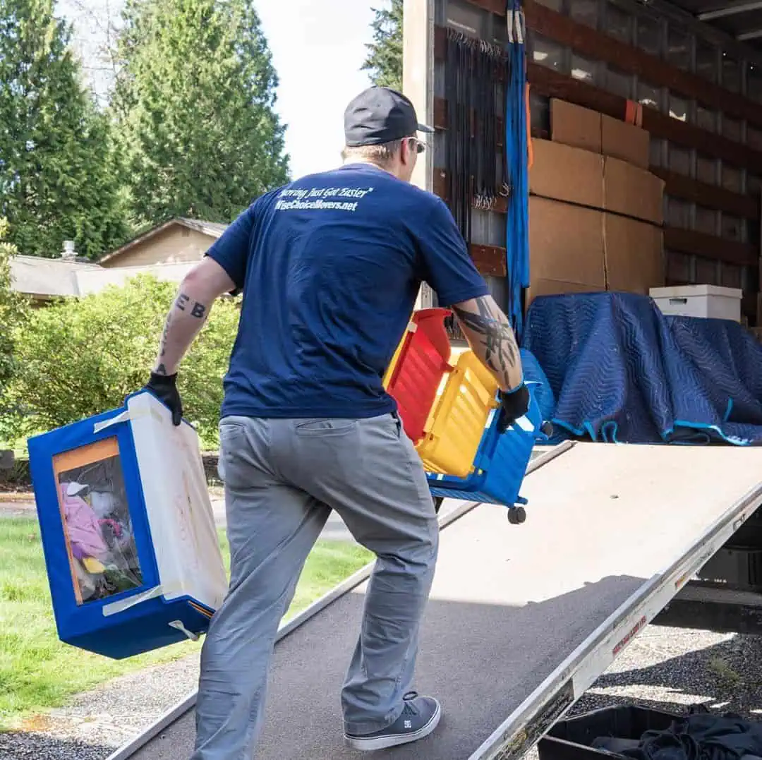 WHAT YOU NEED TO KNOW WHEN Relocating an Aging Parent in the Seattle Area